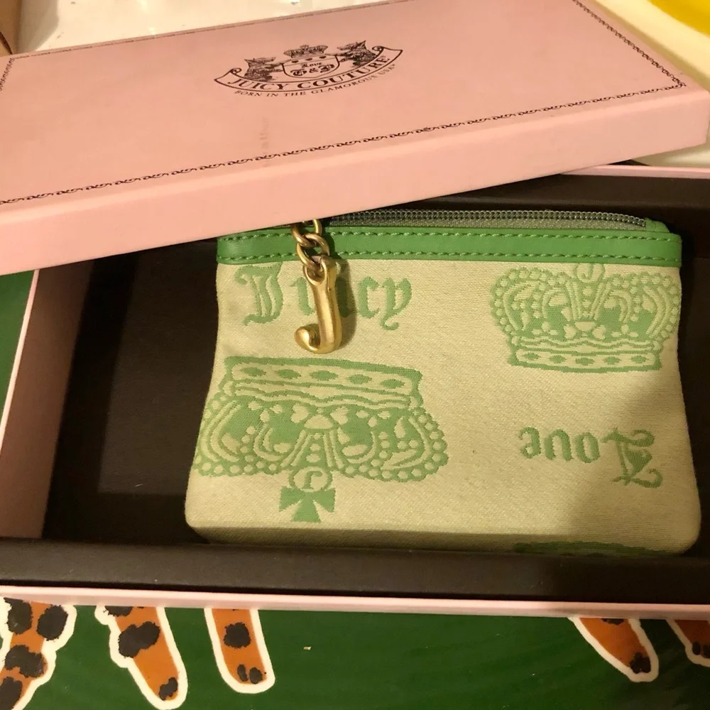 ๐ *VINTAGE* JUICY COUTURE LIGHT GREEN CHANGE POUCH W/ ZIPPER! ๐ - Picture 1 of 7